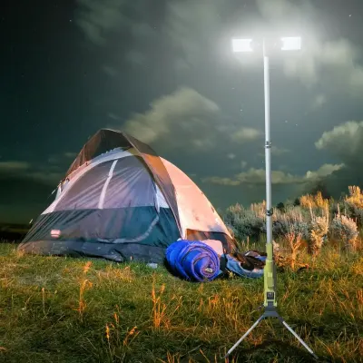 OMEGA Dual-Head Rechargeable LED Tripod Camping Light – 8000-Lumen Max, 6000mAh Battery, 75–150 cm Telescopic Stand, 3 Modes + Flashing, Carry Bag